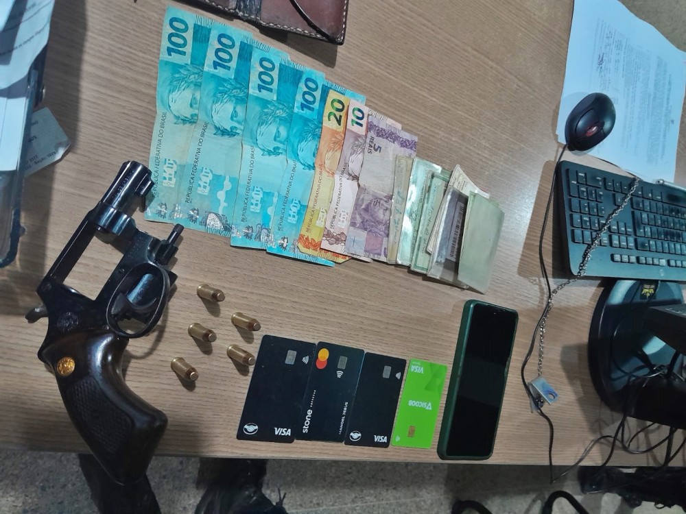 Homem de 52 anos, é preso por porte ilegal de arma de fogo durante evento em Vale do Anari, RO