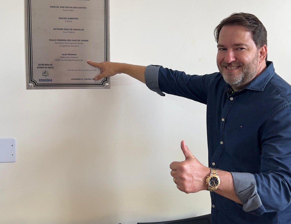 Alex Redano vistoria reformas e melhorias asseguradas por emendas em Vale do Anari