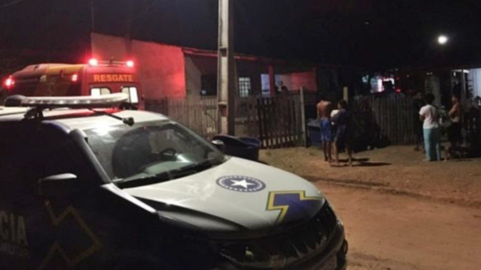 Mãe chora de dor e de decepção ao levar pauladas na cabeça do filho de 11 anos em Jaru