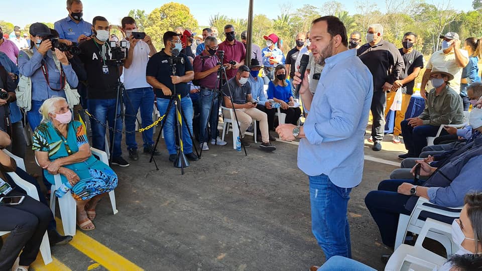 Alex Redano entrega pronta ponte sobre rio Jamari na BR-421