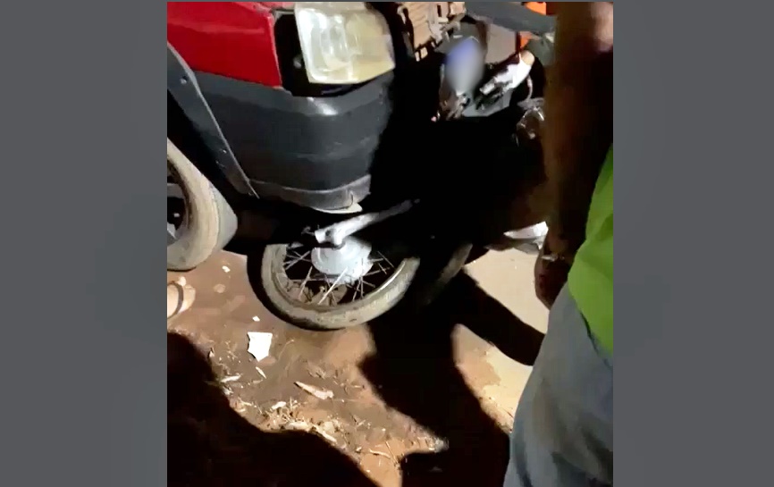 Condutora de motoneta sofre decapitação de um dos pés em colisão em Pimenta Bueno, RO