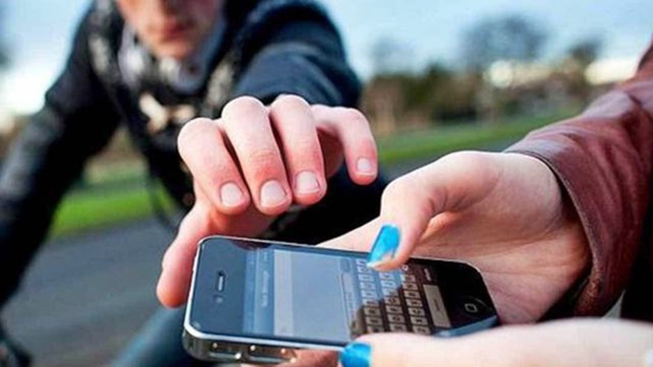 Mulher fica ferida após ser agredida e ter o celular roubado em Pimenta Bueno, RO