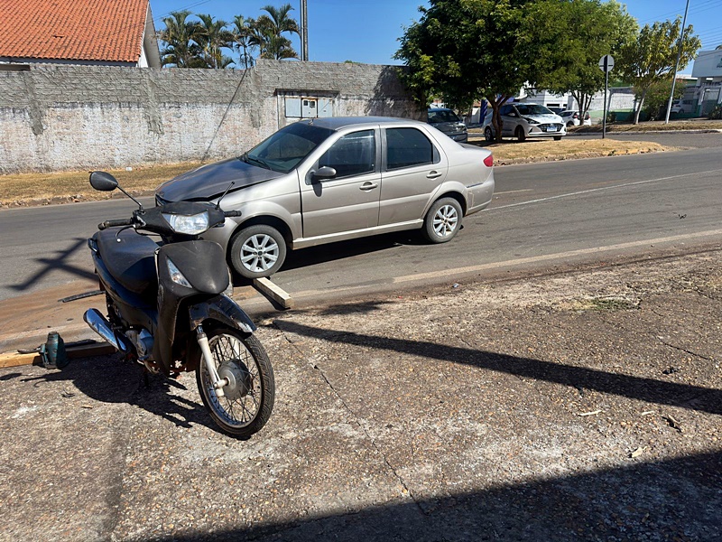 Mulher fica ferida em acidente na avenida 2 de Junho em Cacoal, RO