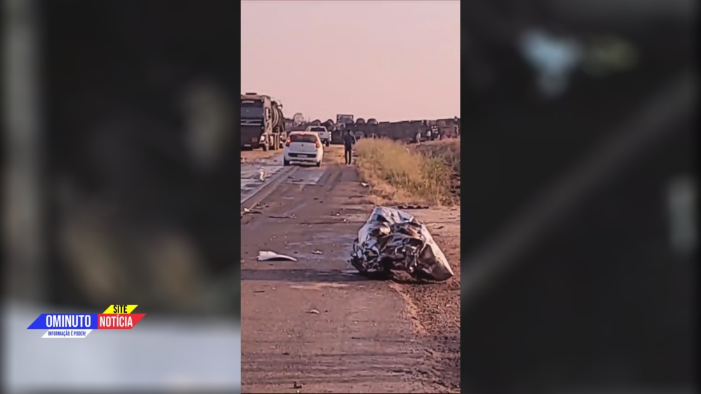 Colisão gravíssima entre caminhões mata um motorista na BR-364, em Itapuã do Oeste, RO