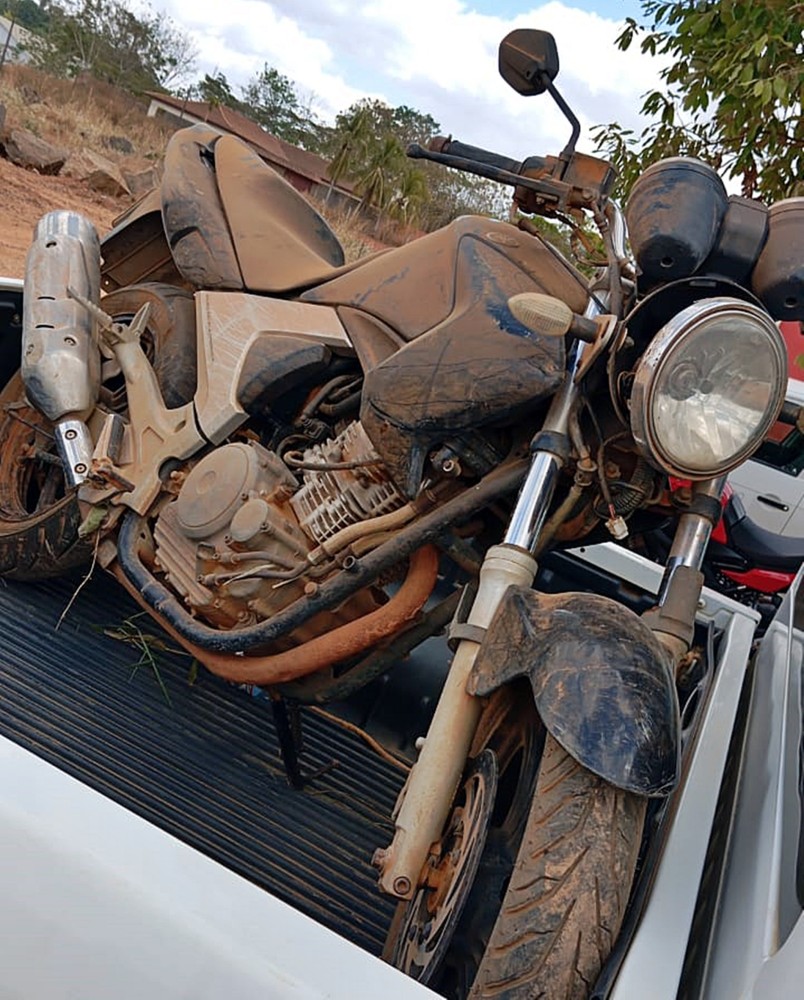 Motocicleta furtada é recuperada pelo 8º Batalhão na Linha 608, em Jaru, RO