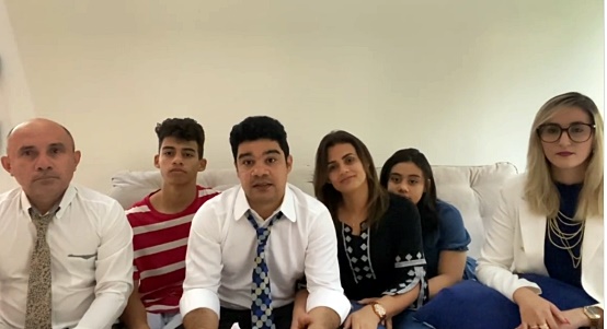 Pastor Samuel Mariano divulga vídeo ao lado da família, falando sobre acusações de adultério