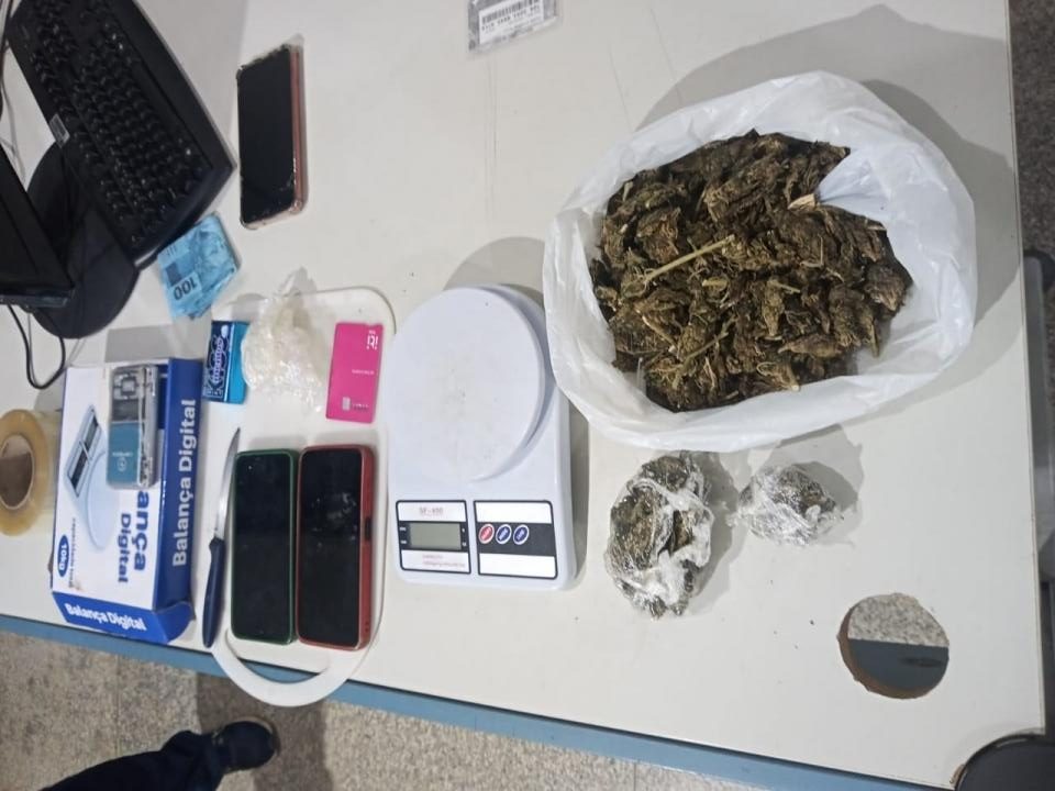 Dois adolescentes são conduzidos pela Polícia Militar com maconha em Ariquemes, RO