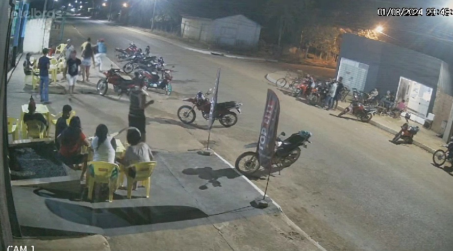 Vídeo: Homem de 52 anos, é esfaqueado e PM conduz suspeito de envolvimento, em Machadinho, RO