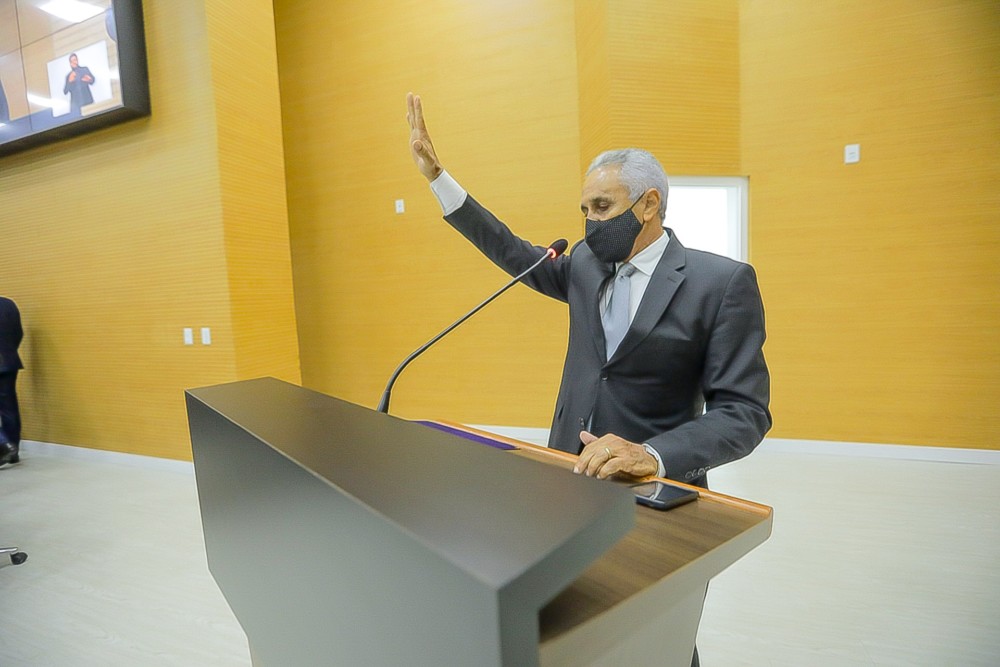 Ribamar Araújo toma posse como deputado estadual para quarto mandato