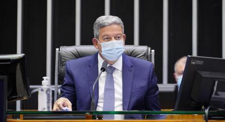 Lira anuncia que levará ao plenário da Câmara PEC do voto impresso