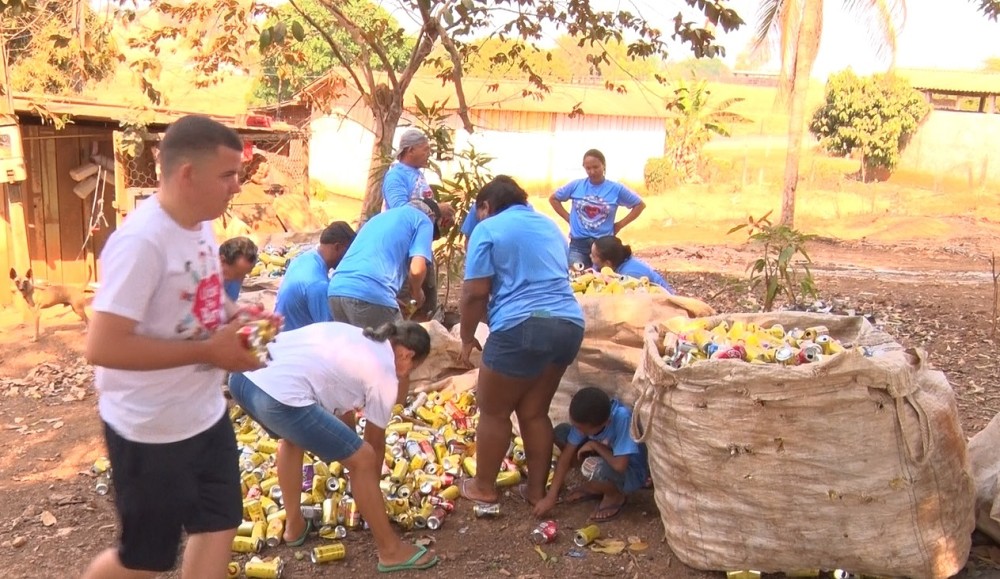 Projeto transforma lacre e tampinhas em cadeiras de rodas em Cacoal, RO