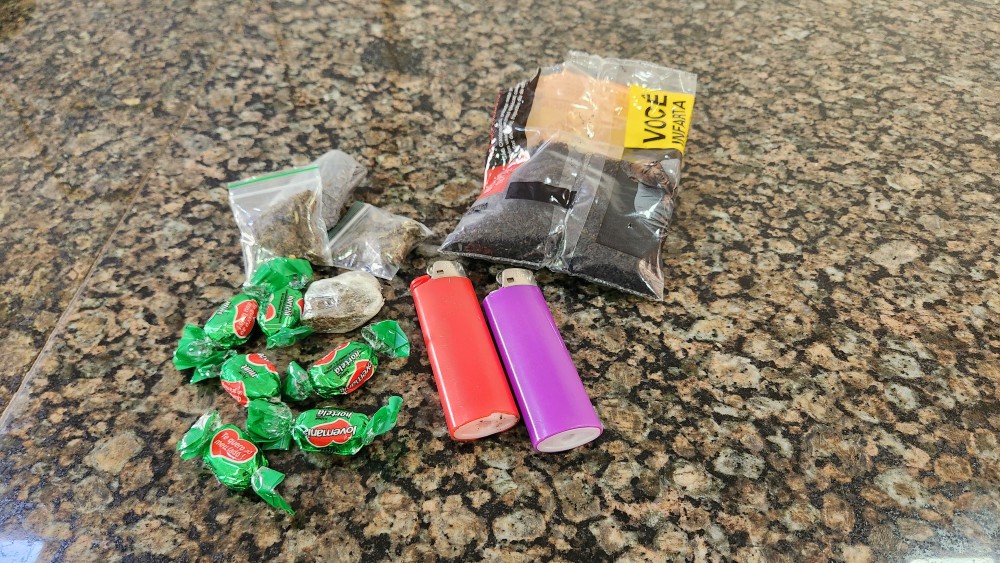 Jovem é preso por posse de drogas no bairro Viena, em Cacoal, RO