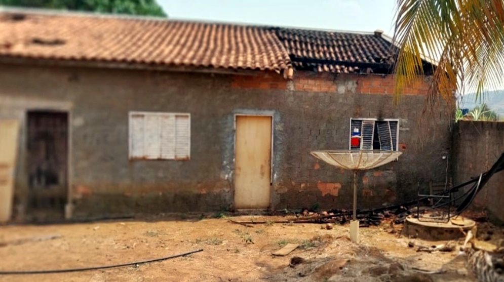 Policiais militares salvam cachorro e apagam incêndio de residência em Governador Jorge Teixeira, RO