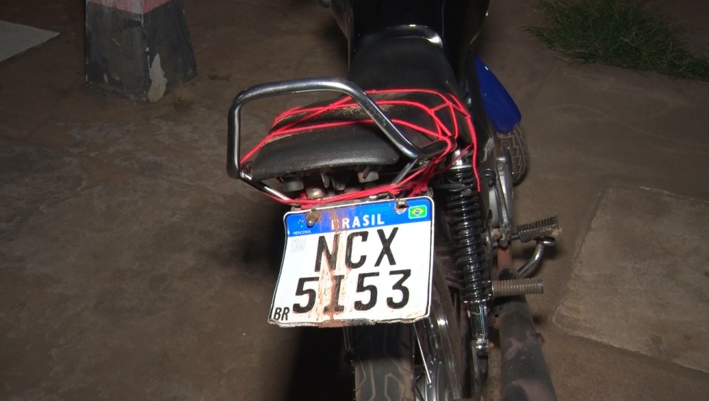Dois jovens cortam giro de motor de moto em frente o 4º BPM e são presos em Cacoal, RO