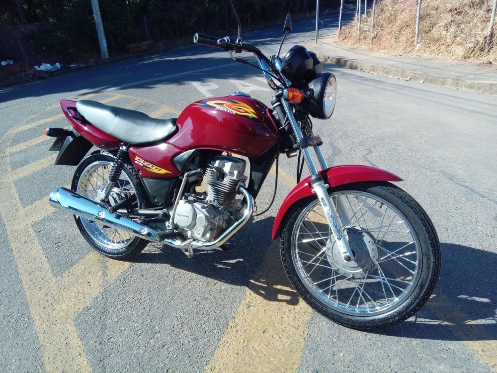 Polícia Militar é acionada por causa de motocicleta abandonada na rua em Vilhena, RO
