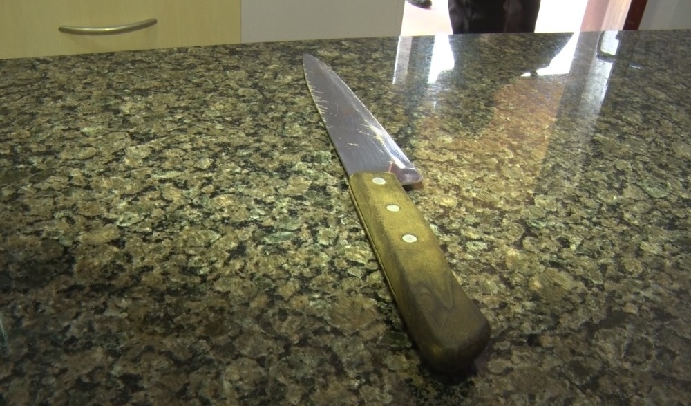 Homem em situação de rua é preso após ameaçar pessoas com uma faca em Cacoal, RO