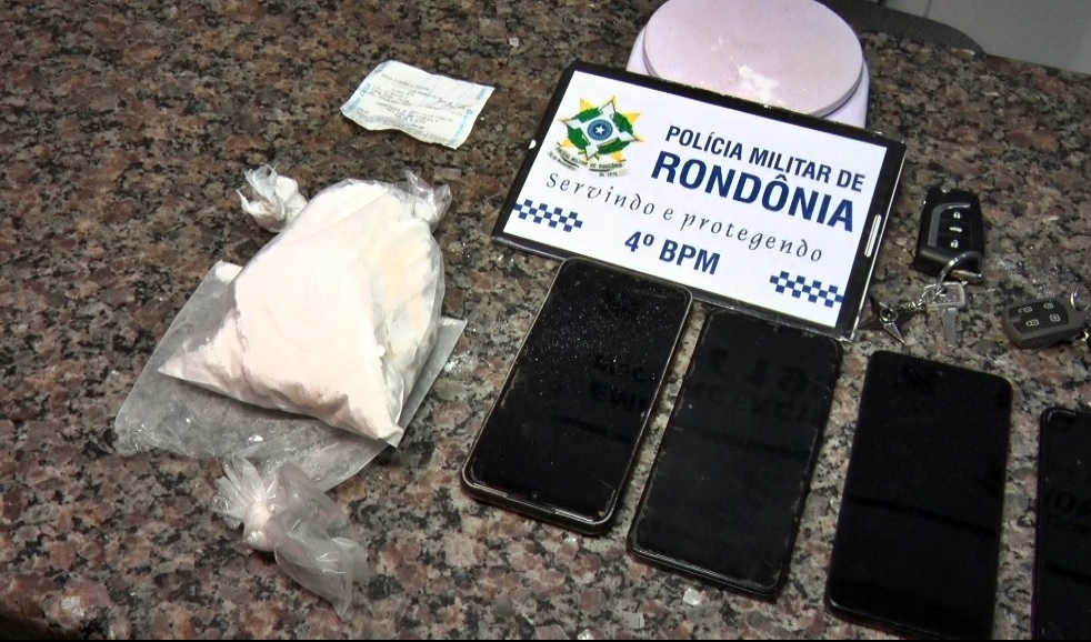Três homens são conduzidos suspeitos de tráfico de drogas em Cacoal, RO