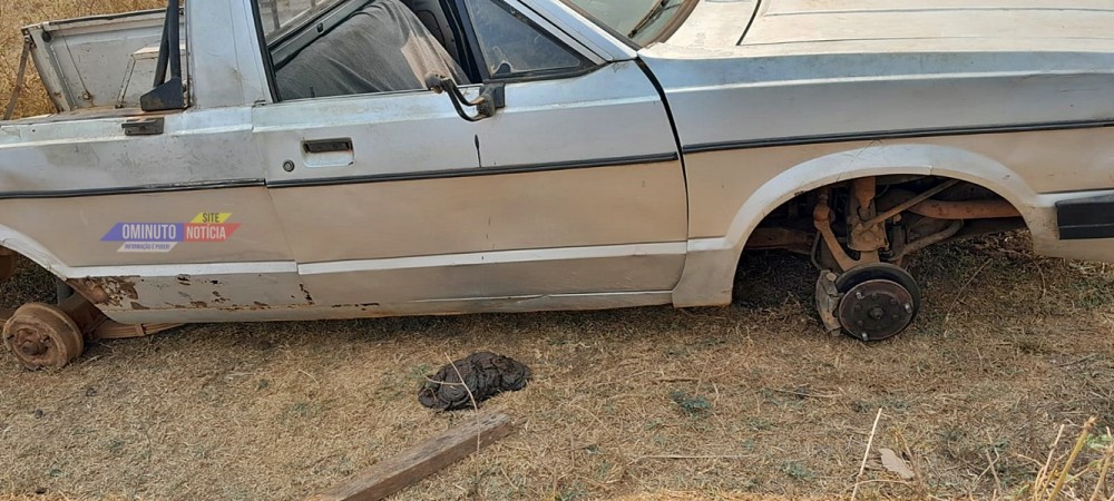 Veículo furtado no Industrial é recuperado a 200 metros do local, em Jaru, RO