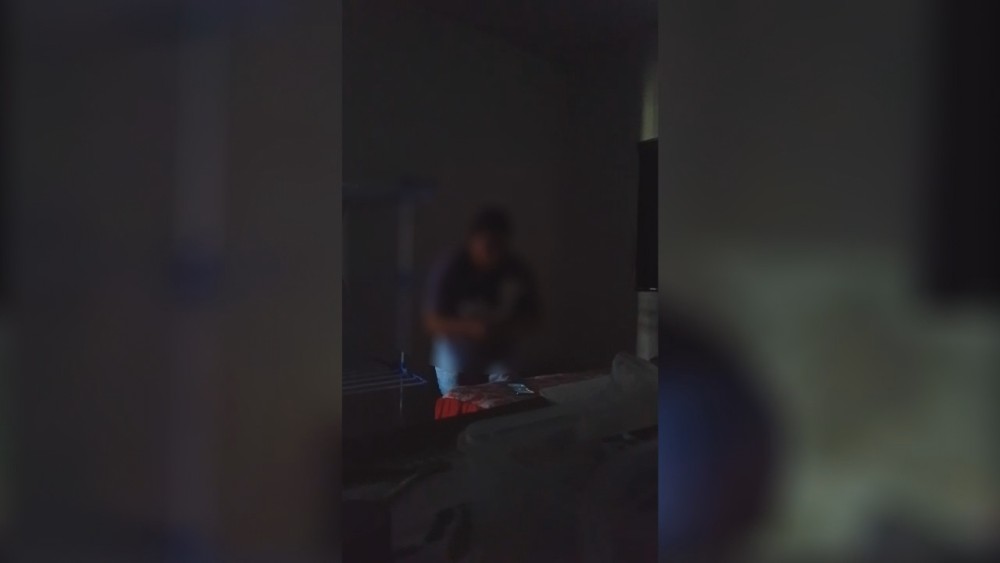 Diarista é filmada furtando em residência no bairro Greenville em Cacoal, RO