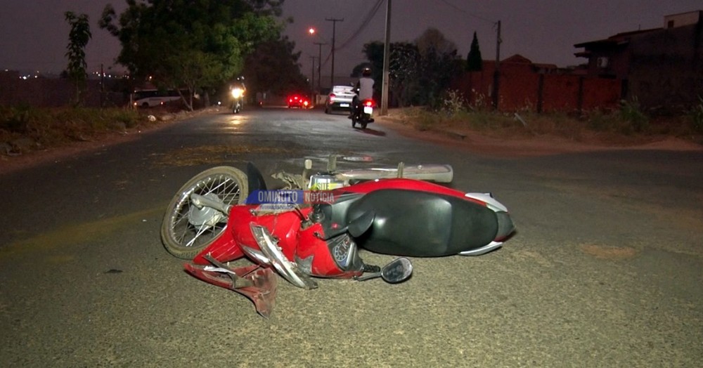 Condutora de motoneta fica ferida após colisão com bicicleta no Greeville em Cacoal, RO