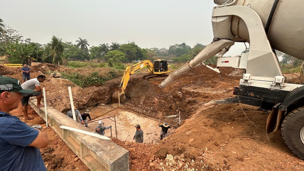 Cirone acompanha obras na Uirapuru, em Cacoal
