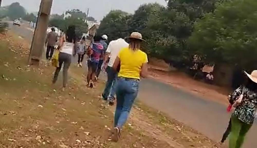 Candidato em Cerejeiras é exposto por moradora indignada que viralizou vídeo nas redes sociais