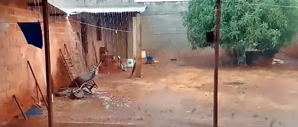 Primeira chuva em meses anima moradores de Cacoal