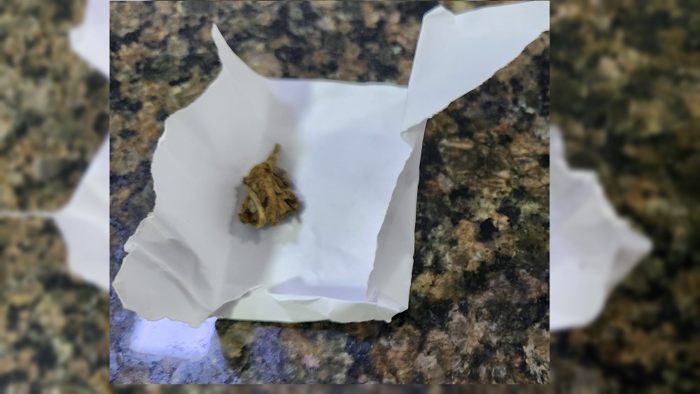 Casal é flagrado em veículo com porção de maconha no Habitar Brasil em Cacoal