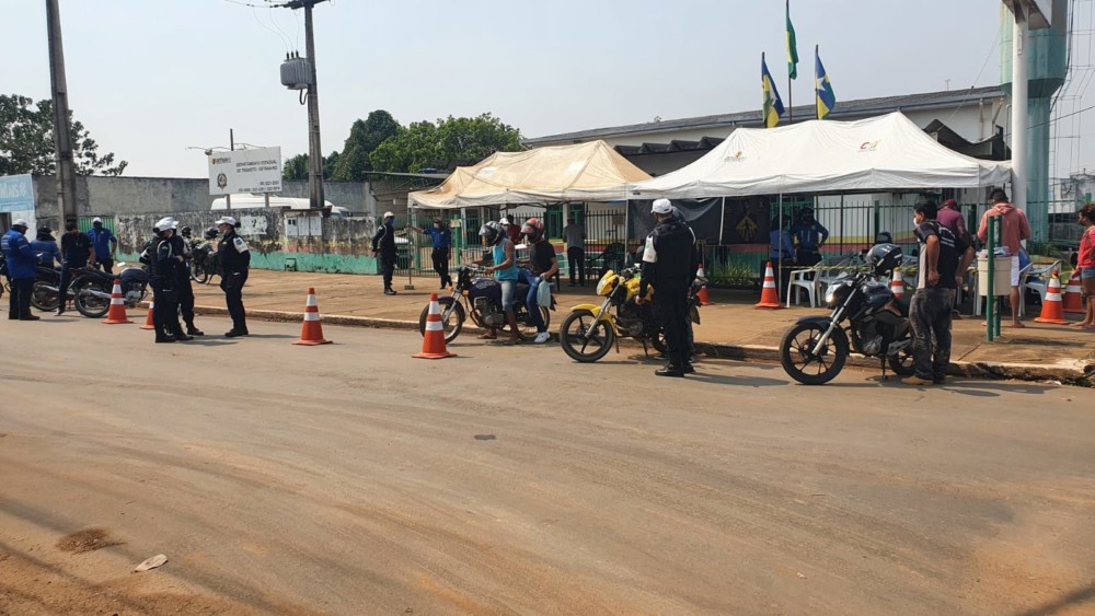 Detran e Polícia Militar promovem ação do “Projeto Duas Rodas e Uma Só Vida”, em Jaru, RO