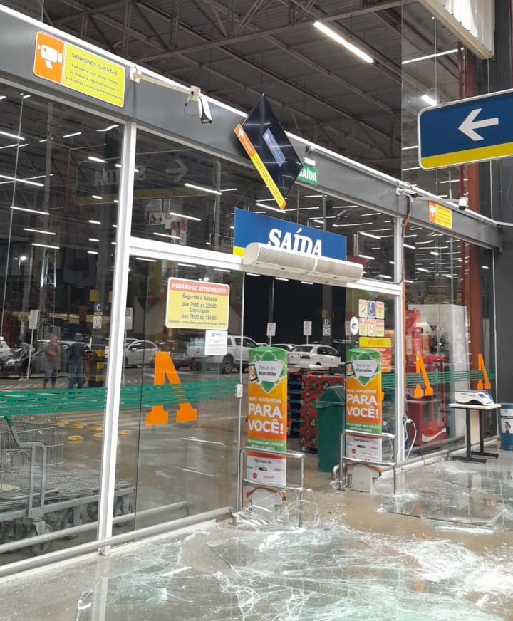 Chuva provoca transtornos em vários bairros de Ji-Paraná, RO
