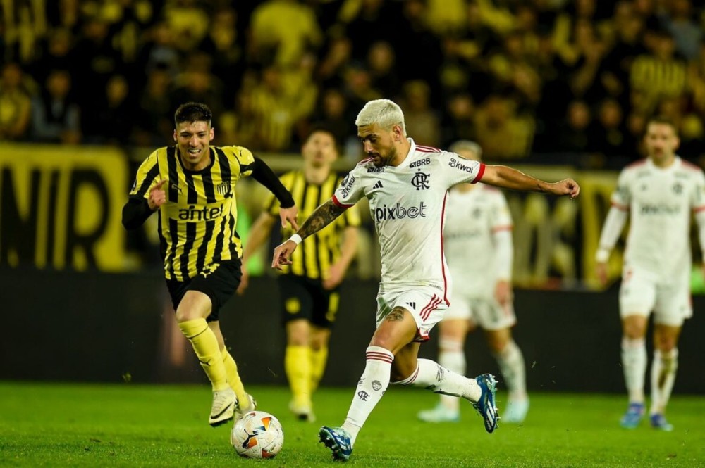 Flamengo empata com Peñarol e dá adeus à Libertadores; Rubro Negro teve iniciativa nos primeiros 25 minutos