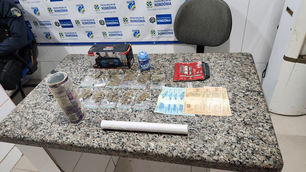 Dois jovens são conduzidos suspeitos de tráfico de drogas em Cacoal