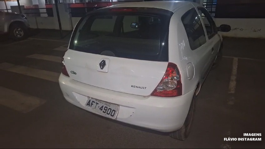 Carro furtado/roubado no Paraná é encontrado abandonado em Cacoal