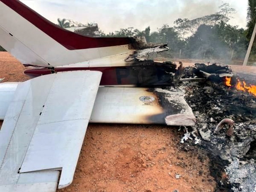 Avião interceptado pela FAB foi queimado por criminosos na fronteira com Peru