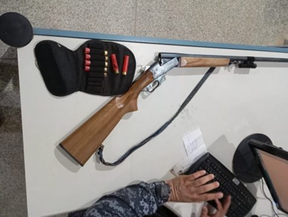 Homem é preso após ameaçar vizinho com espingarda em Ariquemes