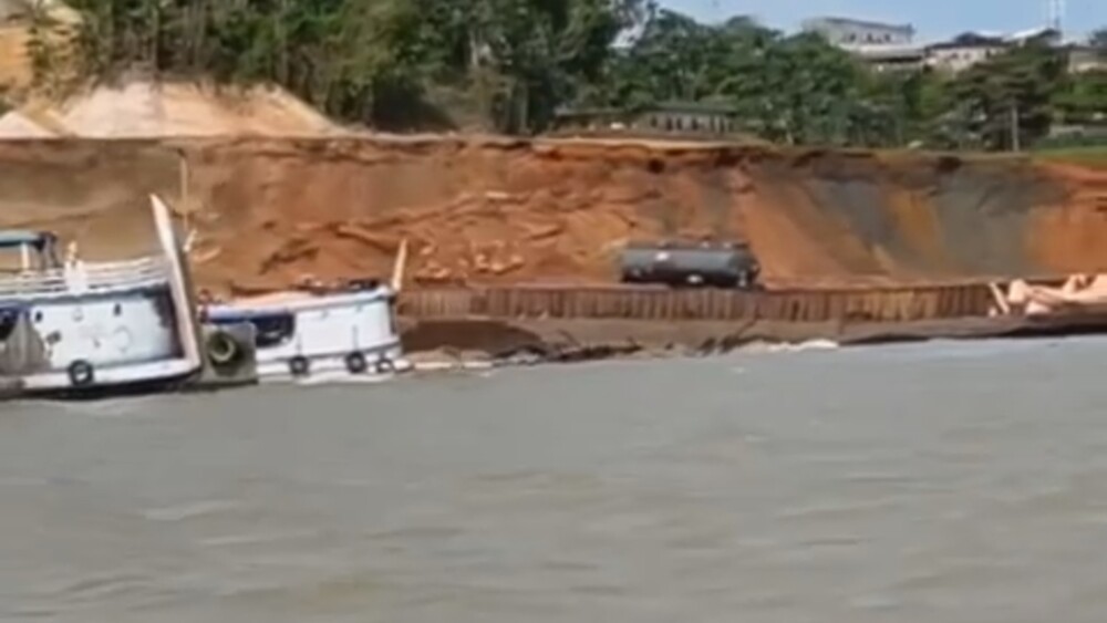 Bombeiros Buscam Desaparecidos Após Desmoronamento no Rio Solimões