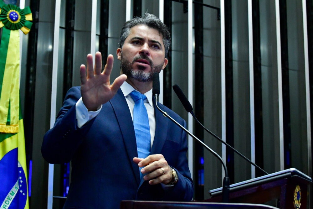 Oficiais de Justiça agora têm porte de arma garantido por lei