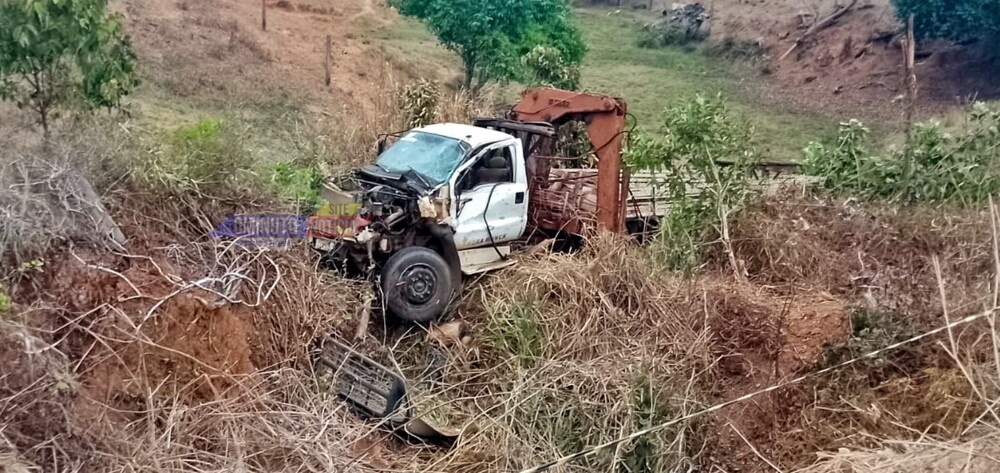 Motorista de caminhão munck morre em acidente grave entre Theobroma e Vale do Anari