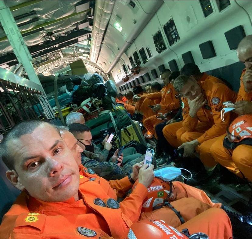 Aeronave com medicamentos e equipes de resgate vai auxiliar a região atingida por terremoto de magnitude 7,2