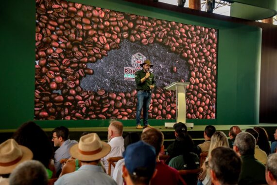 Público recorde na abertura da 1ª Feira Tecnológica do Café Robusta Amazônico em Cacoal