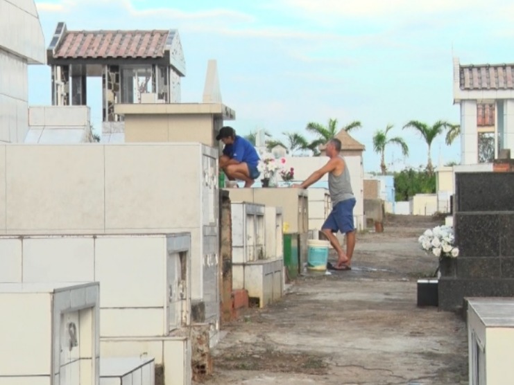 Prefeitura de Cacoal prepara cemitérios para visitações no Dia de Finados