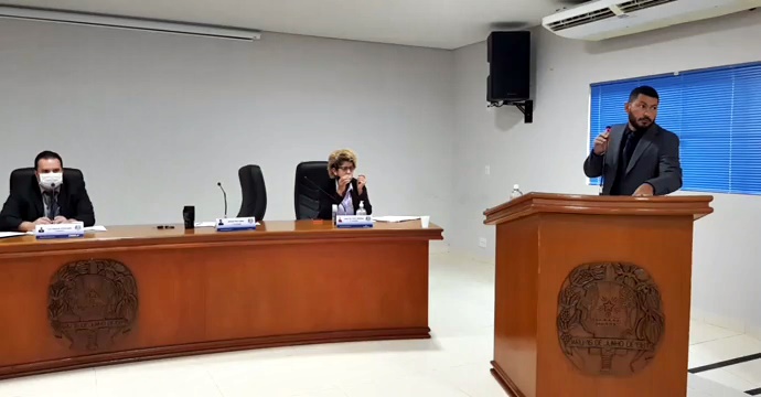 Vereador Romário Gomes contesta nomes indicados para Título de Cidadão Honorário de Jaru, nesta segunda-feira