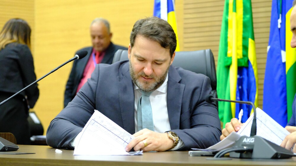 Deputado Alex Redano indica construção de banheiros no Espaço Alternativo em Porto Velho