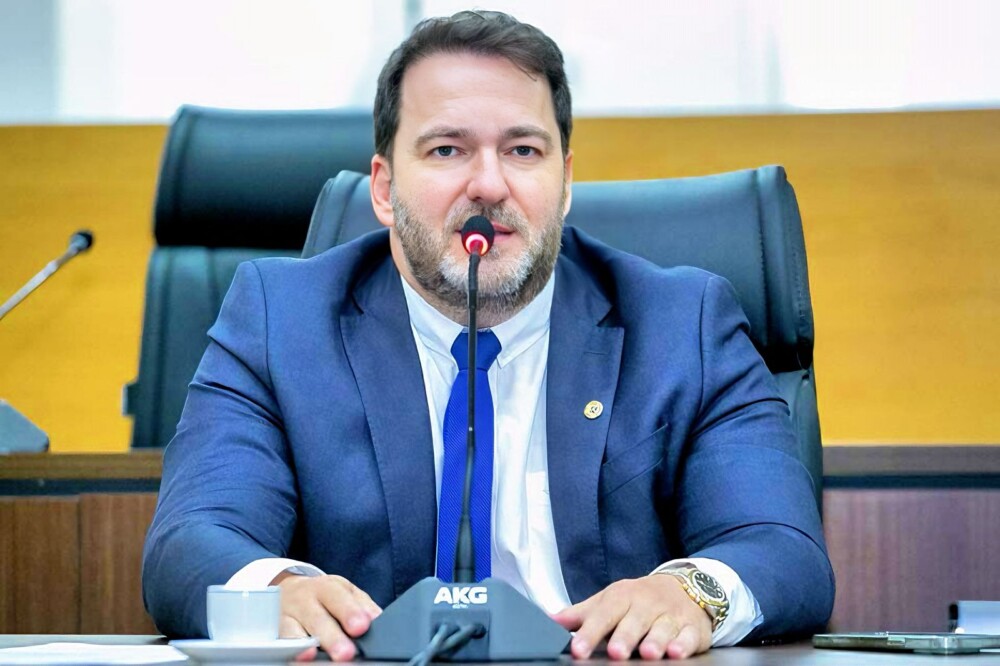 Alex Redano indica ao Estado manutenção elétrica e telhado na Escola Heitor Villa Lobos