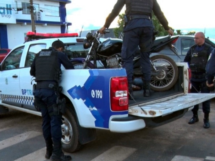 Três adolescentes são conduzidos suspeitos de envolvimento em furto de moto em Cacoal