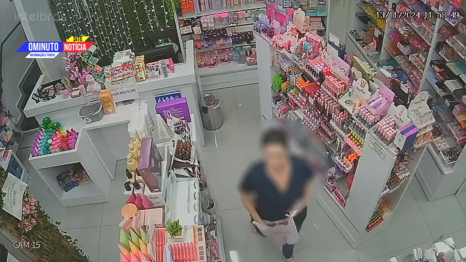 Mulher acusada de furtar loja de cosméticos em Cacoal, nega o crime