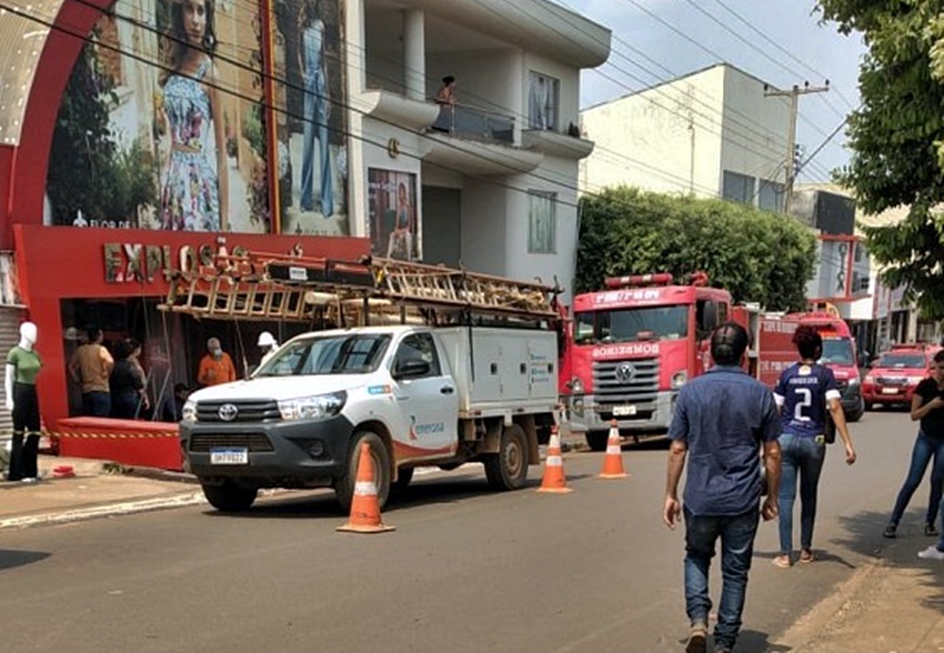Curto-circuito provoca princípio de incêndio na Loja Explosão, no centro de Jaru, RO