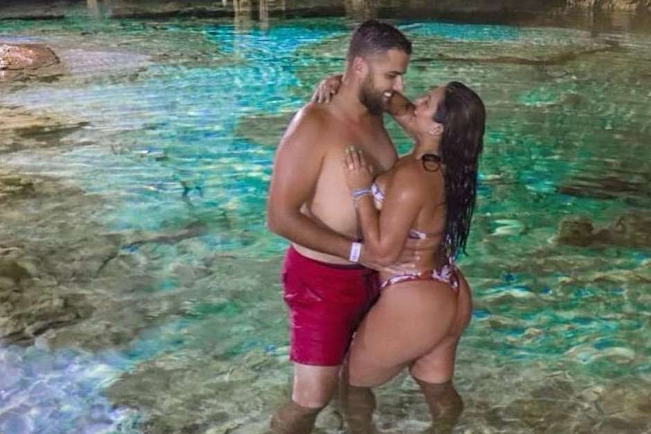 Zé Neto diz que faz sexo "todo dia e toda noite" com a mulher