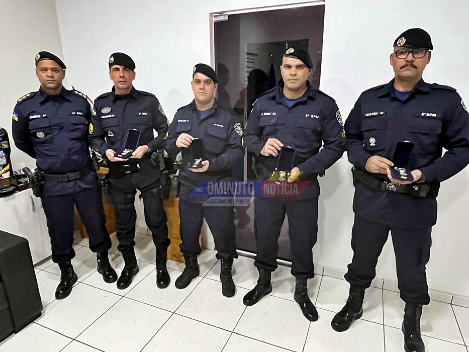 Dez policiais militares do 8º Batalhão da Polícia Militar em Jaru, recebem homenagens