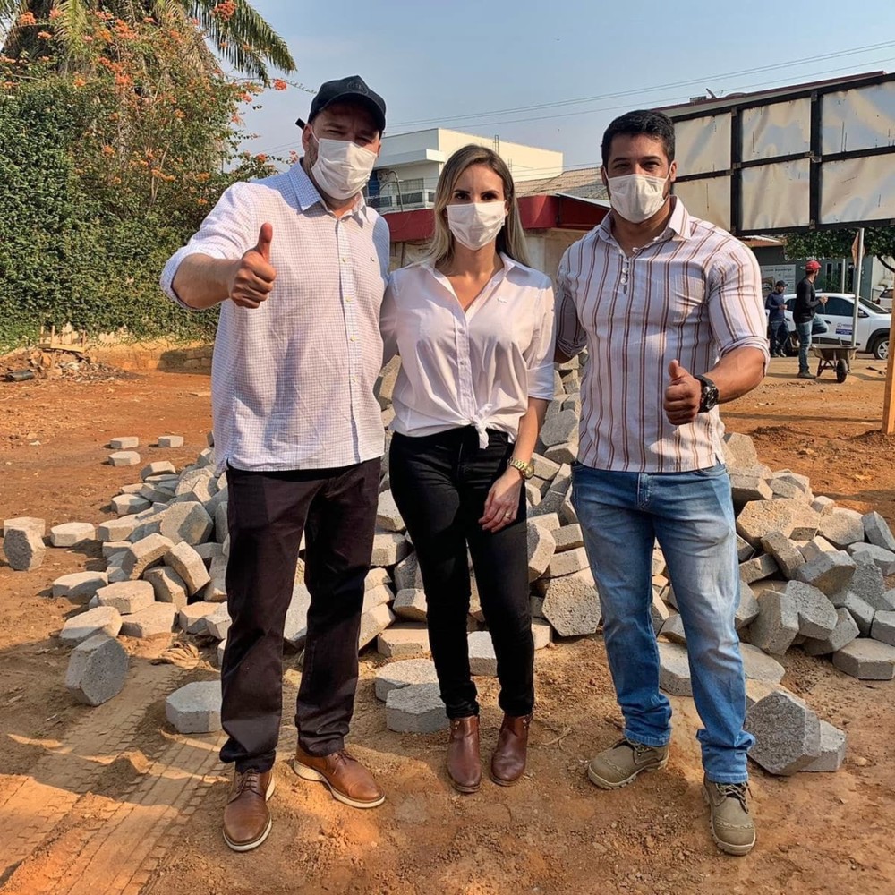 Presidente Alex Redano vistoria obras de bloqueteamento de alamedas em Ariquemes